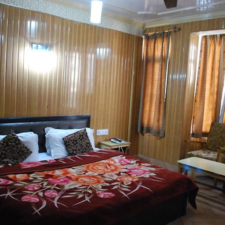 Kaisar Hotel Srīnagar Екстериор снимка