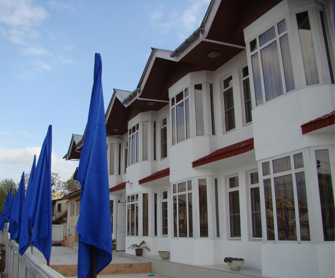 Kaisar Hotel Srīnagar Екстериор снимка