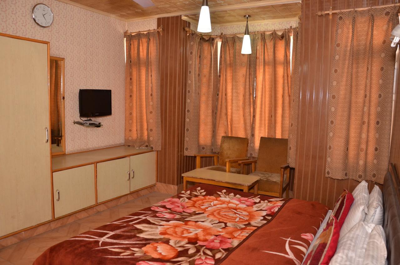 Kaisar Hotel Srīnagar Екстериор снимка