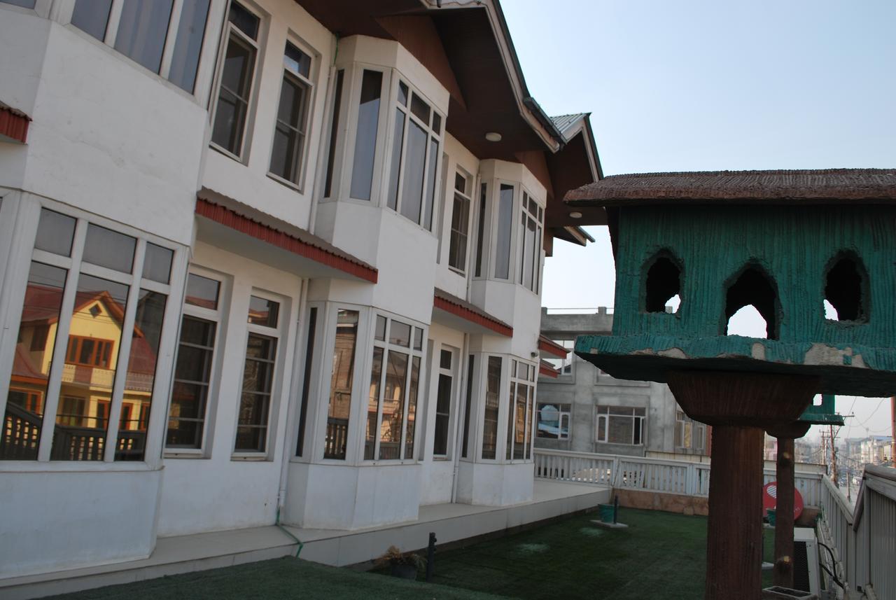 Kaisar Hotel Srīnagar Екстериор снимка
