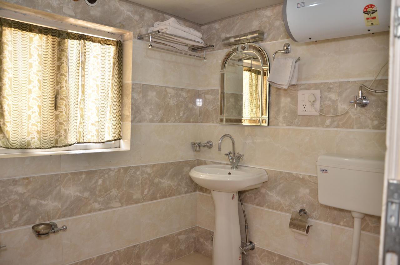 Kaisar Hotel Srīnagar Екстериор снимка
