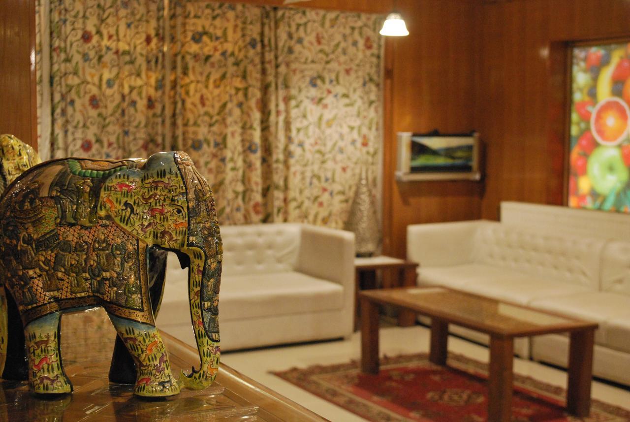 Kaisar Hotel Srīnagar Екстериор снимка