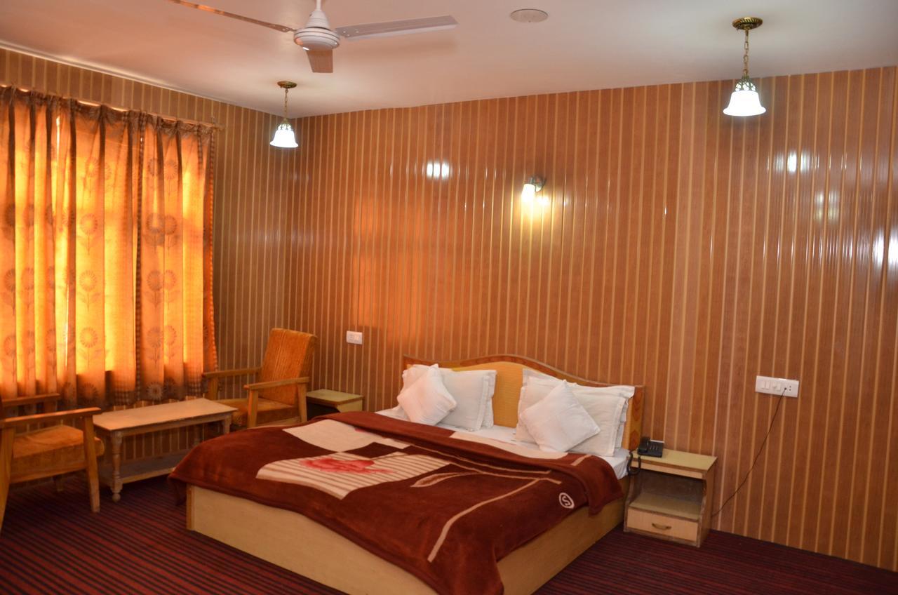 Kaisar Hotel Srīnagar Екстериор снимка