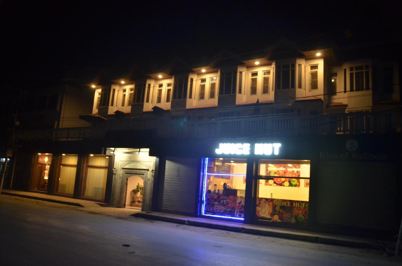 Kaisar Hotel Srīnagar Екстериор снимка