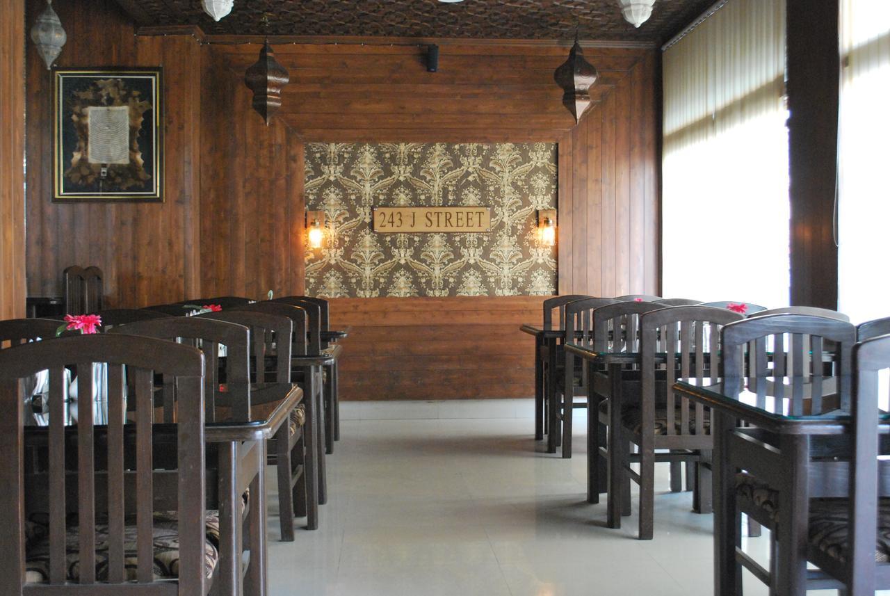 Kaisar Hotel Srīnagar Екстериор снимка