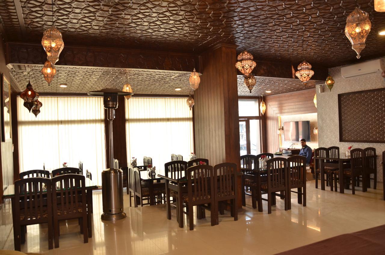 Kaisar Hotel Srīnagar Екстериор снимка