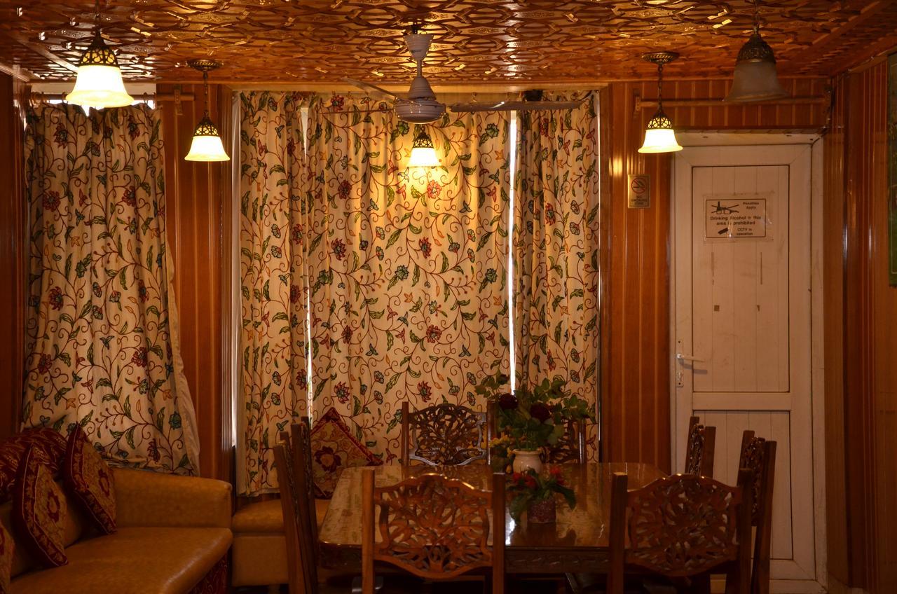 Kaisar Hotel Srīnagar Екстериор снимка