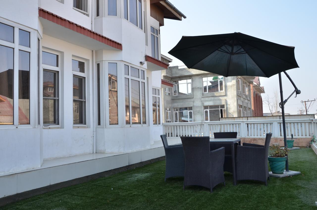 Kaisar Hotel Srīnagar Екстериор снимка
