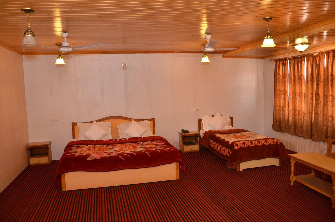 Kaisar Hotel Srīnagar Екстериор снимка