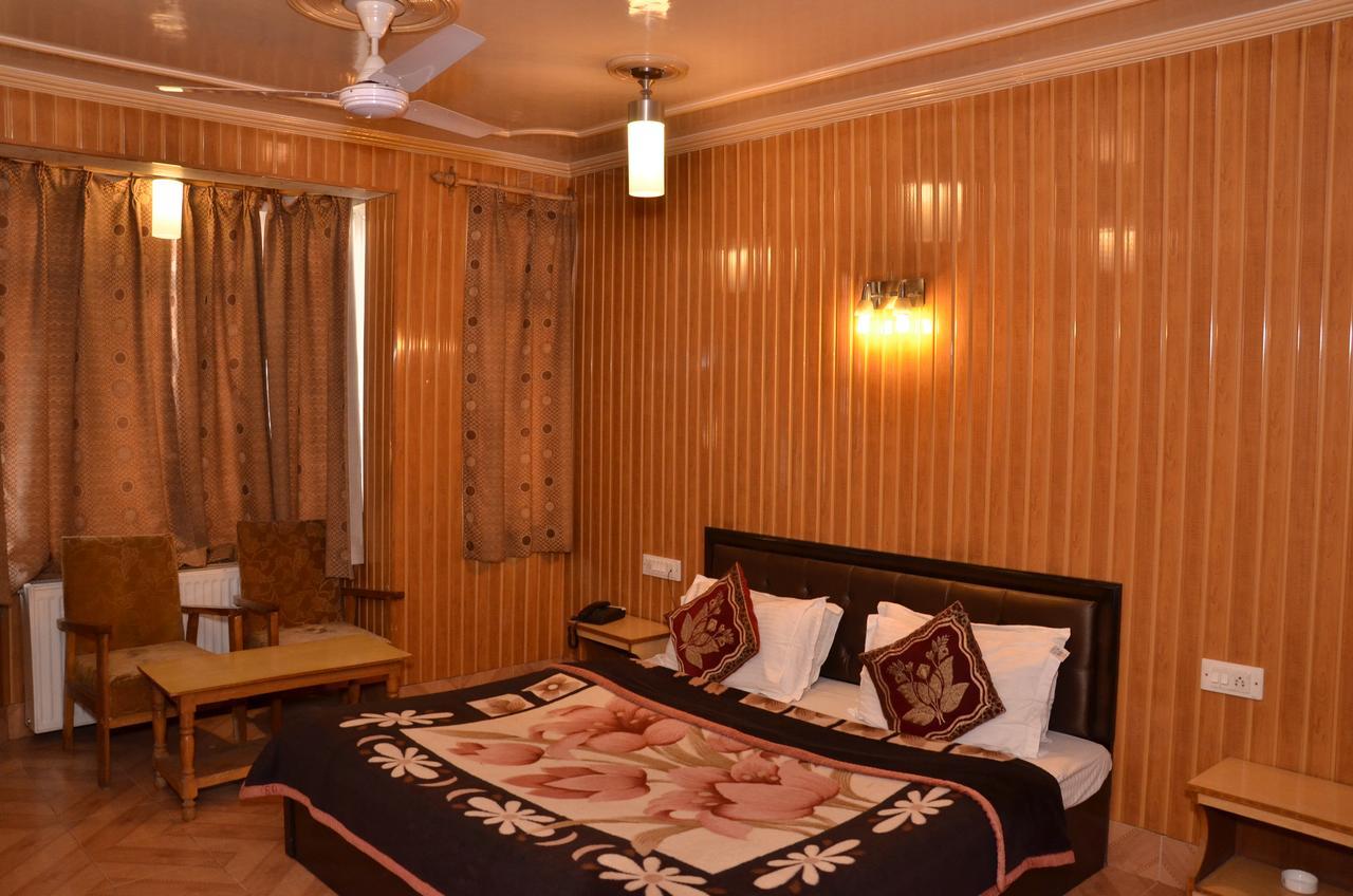 Kaisar Hotel Srīnagar Екстериор снимка