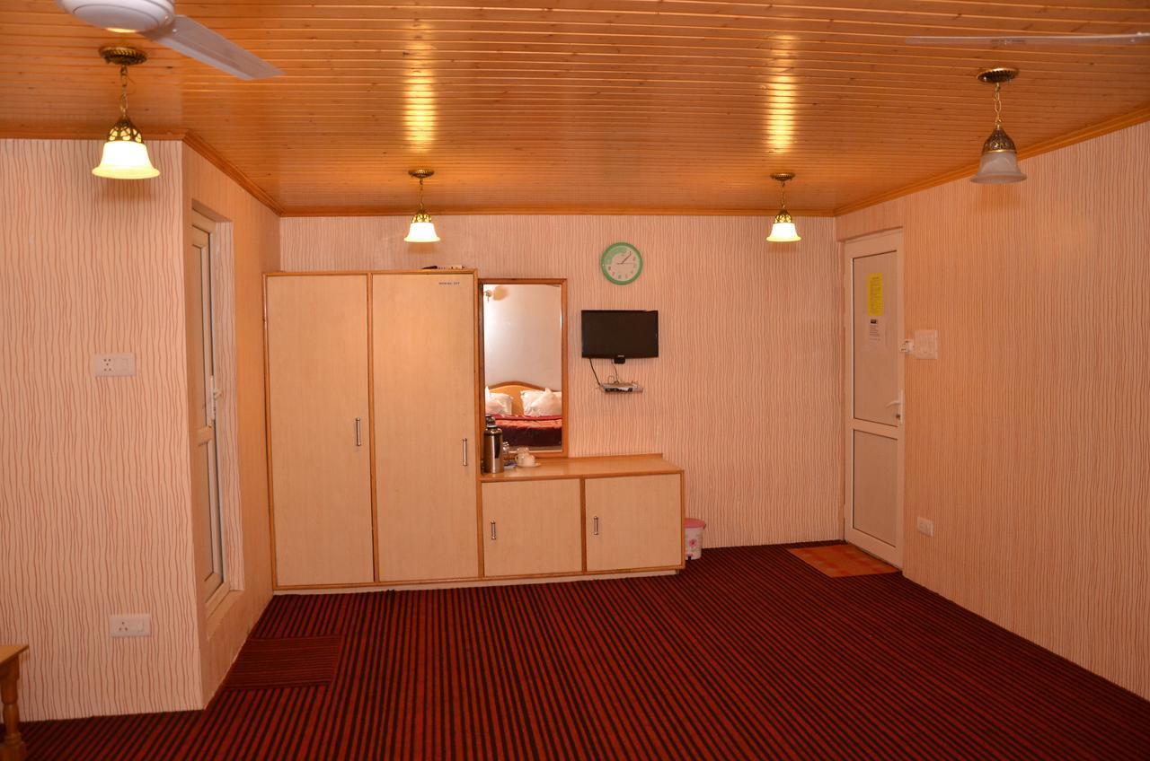 Kaisar Hotel Srīnagar Екстериор снимка