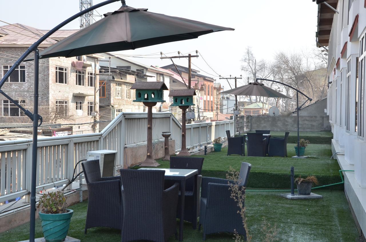 Kaisar Hotel Srīnagar Екстериор снимка