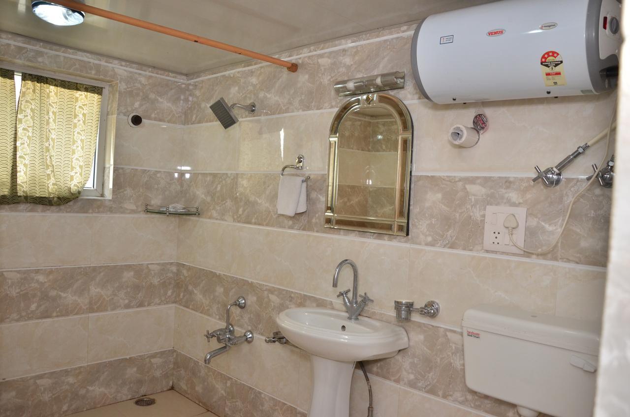 Kaisar Hotel Srīnagar Екстериор снимка